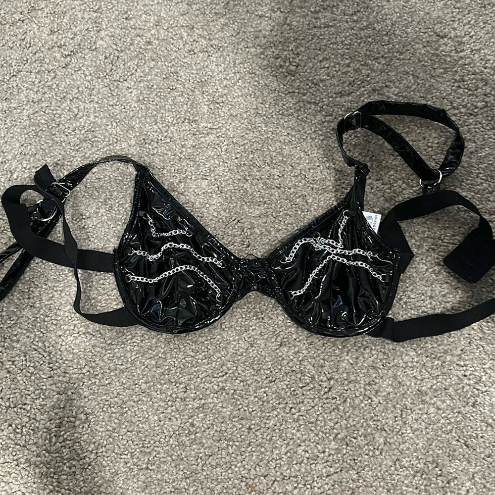 Iheartraves: Top- size Medium